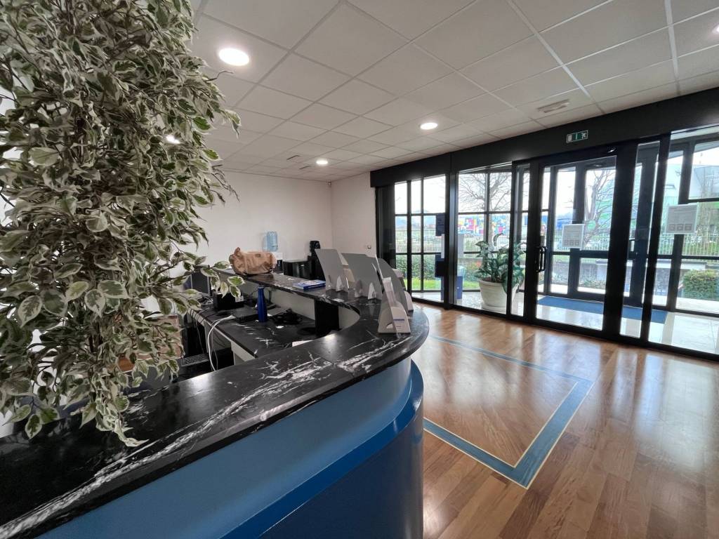 capannone in vendita a Brescia in zona Caionvico