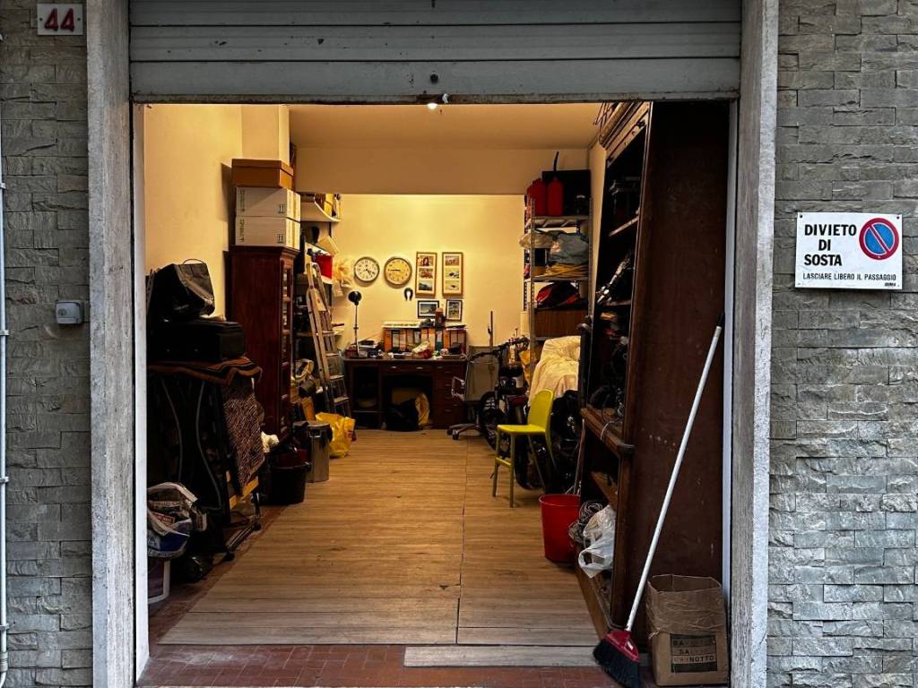 locale di sgombero in vendita a Genova in zona Nervi