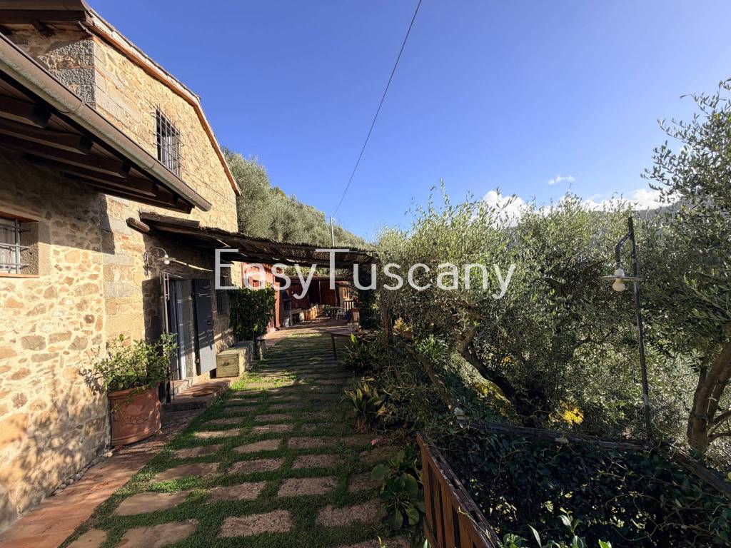 casa indipendente in vendita a Bagni di Lucca in zona Benabbio