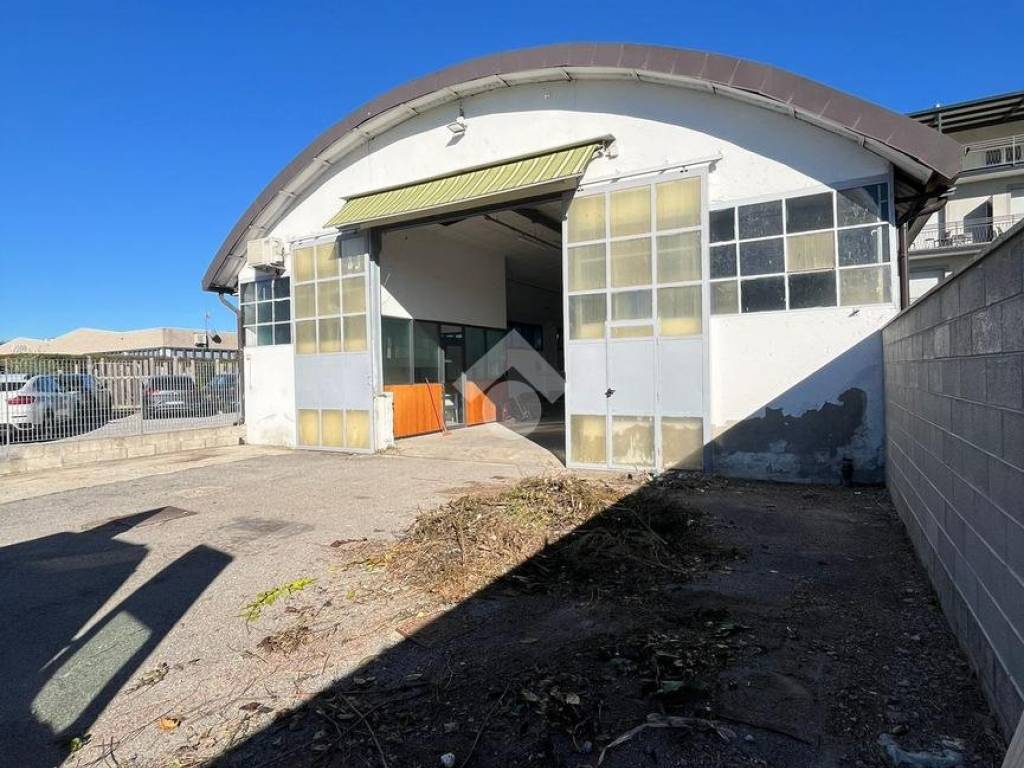 casale in vendita a Carugo