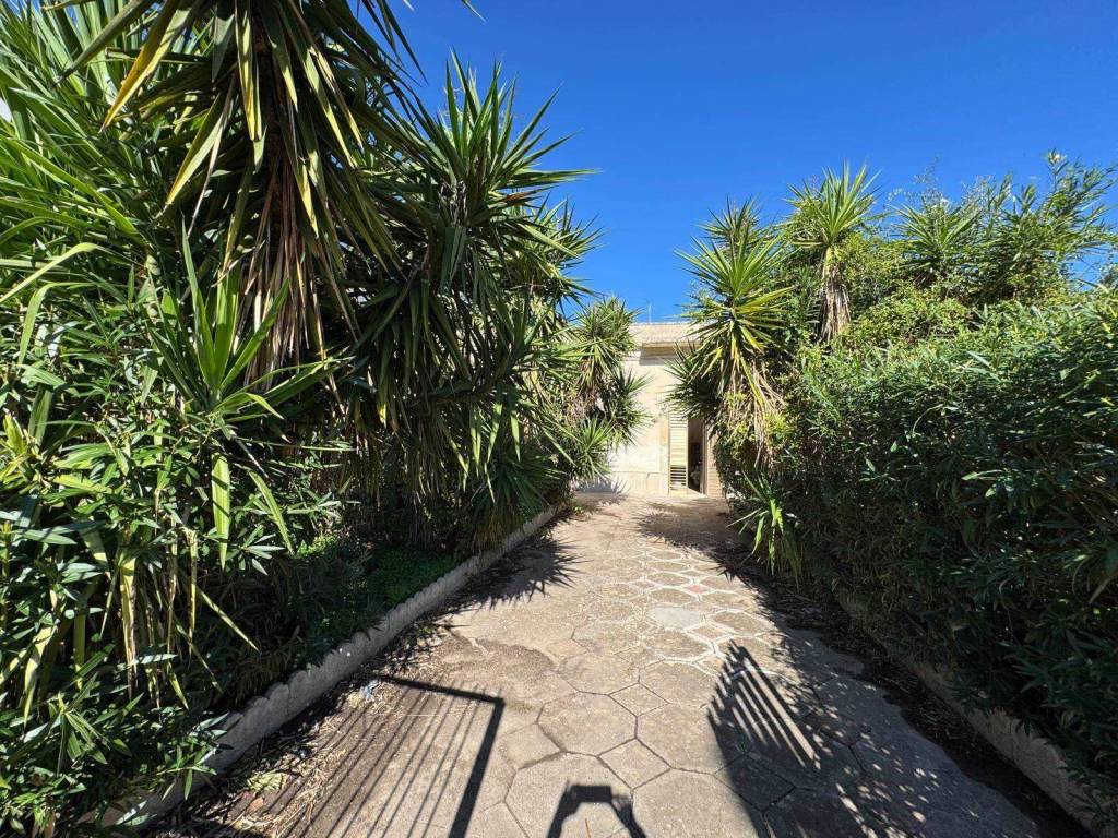 appartamento in vendita a Lizzanello in zona Merine