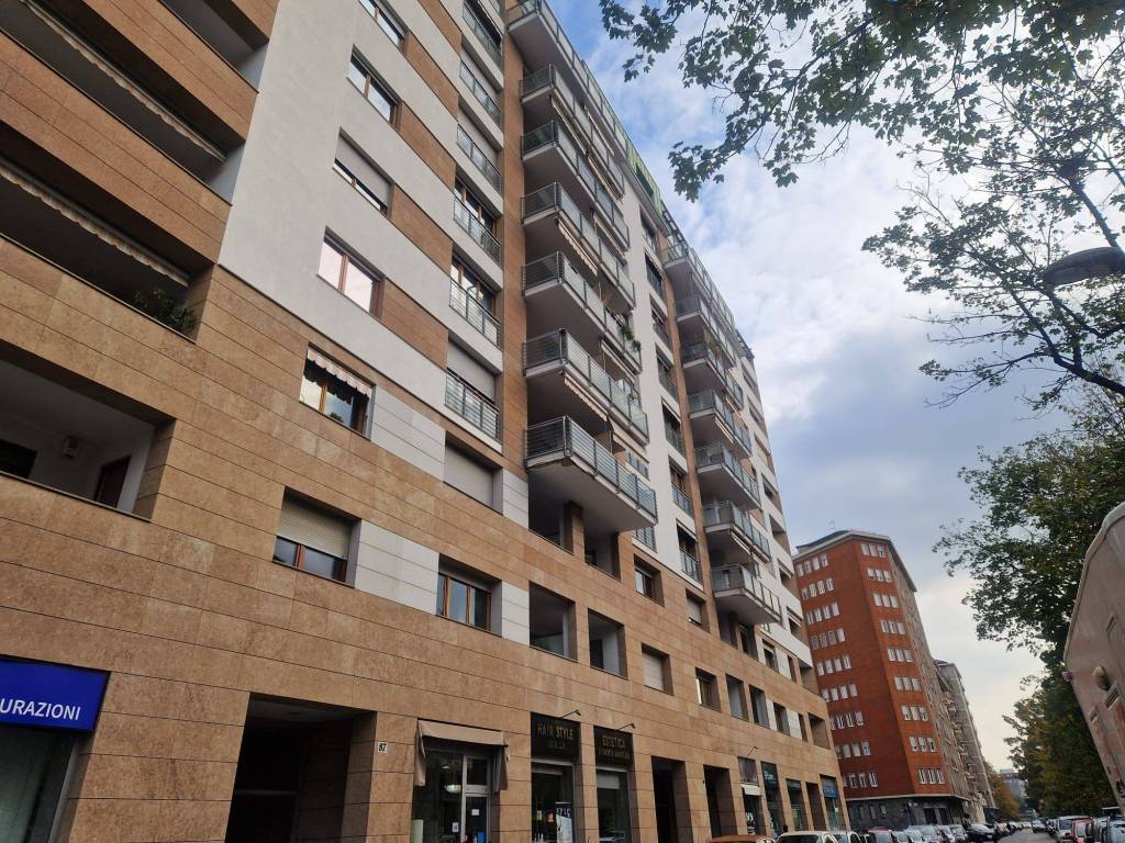 negozio in vendita a Torino in zona Cenisia