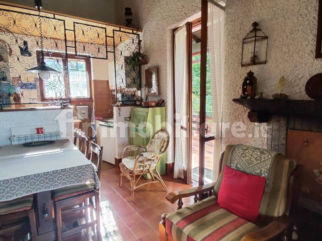 casa indipendente in vendita ad Alta Valle Intelvi in zona Lanzo d'Intelvi