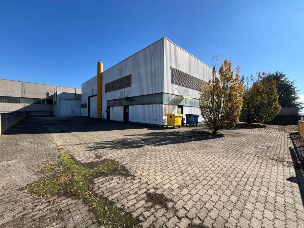 locale commerciale in vendita a Cassolnovo