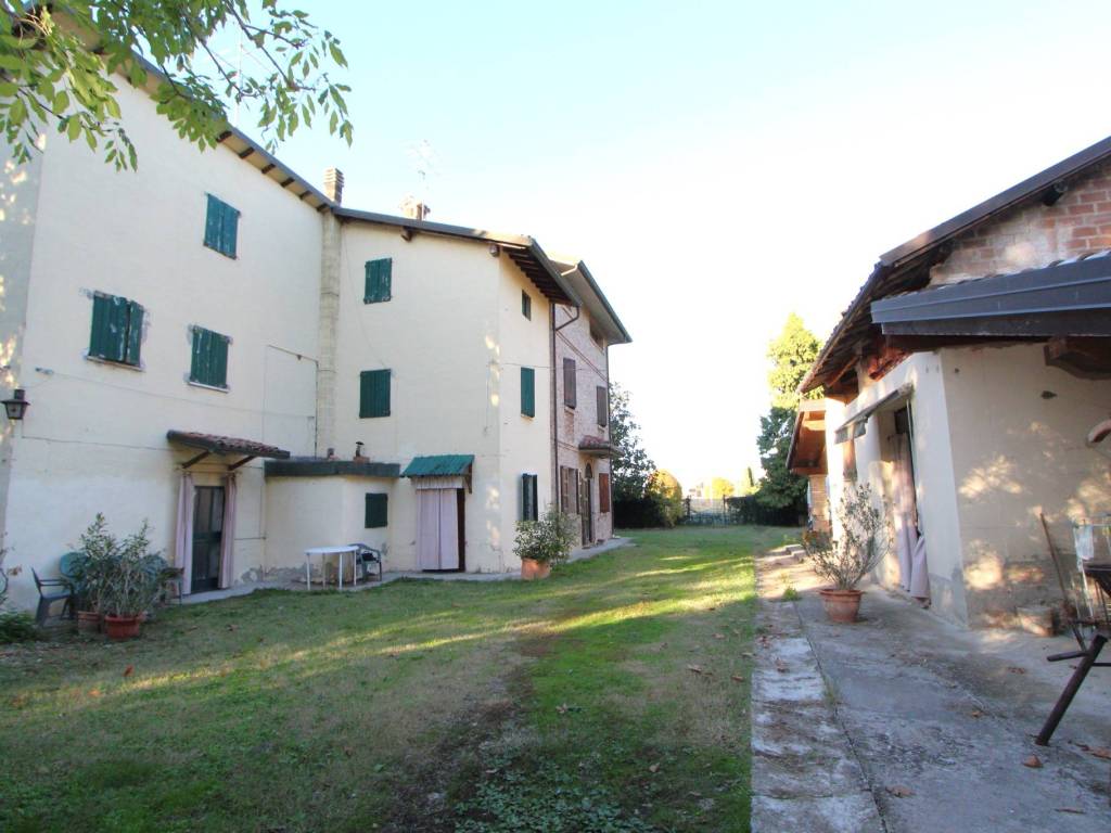 casa indipendente in vendita a Valsamoggia in zona Bazzano