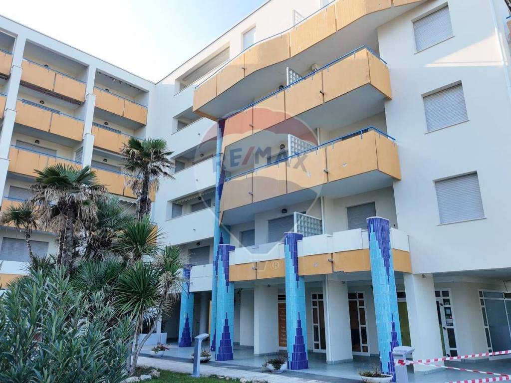 negozio in vendita a Senigallia in zona Cesano