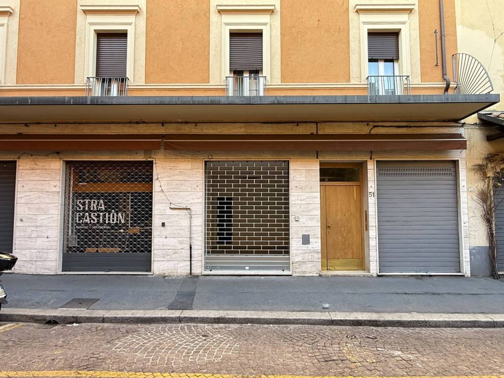 negozio in affitto a Bologna in zona Santo Stefano