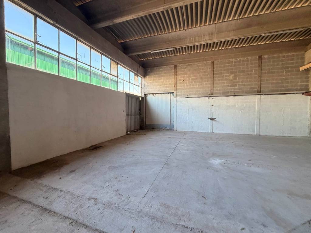 ufficio in affitto a Luni in zona Dogana