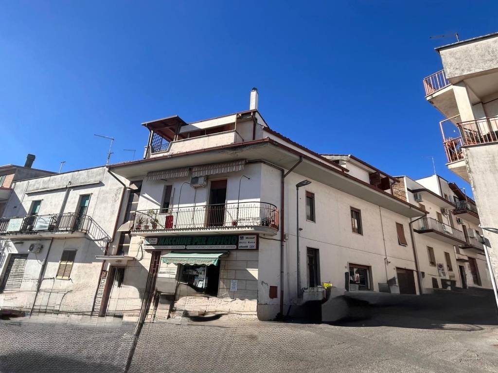 appartamento in vendita a Guidonia Montecelio in zona Guidonia