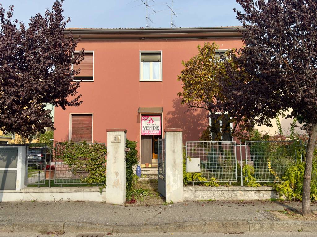 casa indipendente in vendita a Brescia in zona Volta