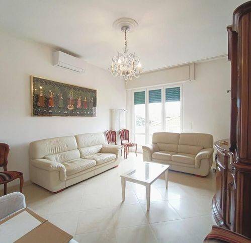 appartamento in vendita a Massa in zona Centro Storico