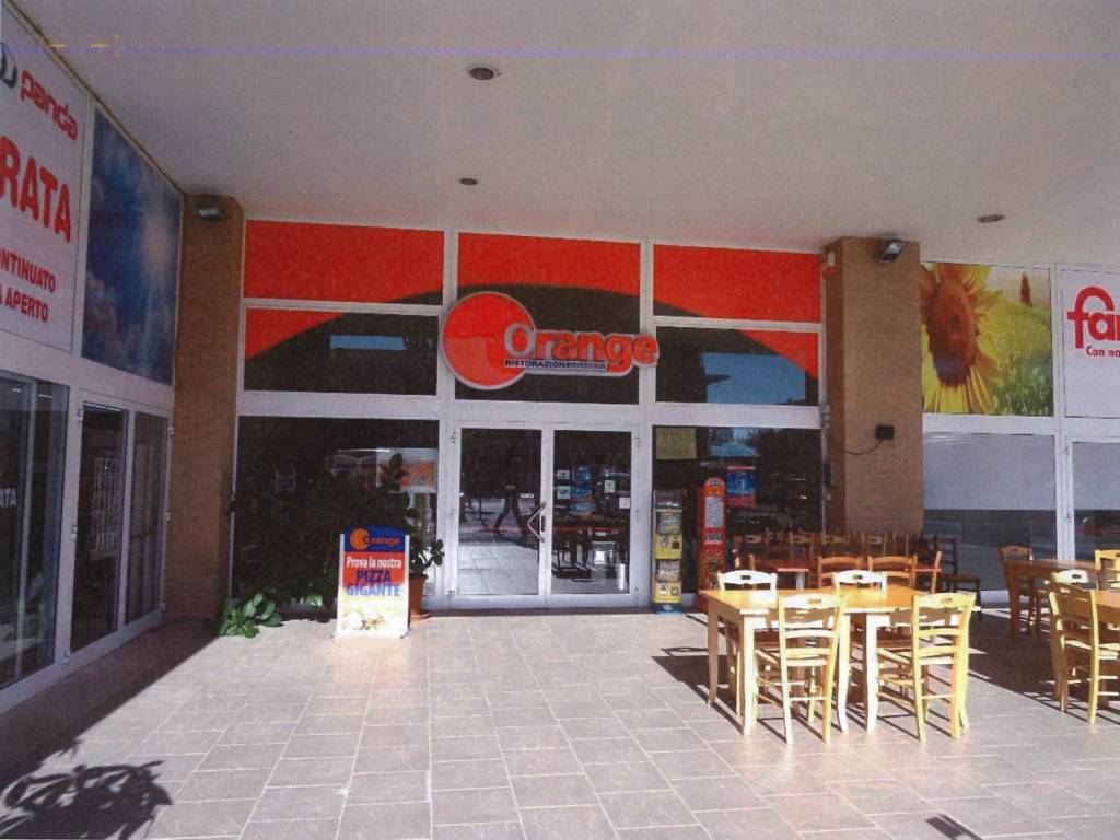 locale commerciale in vendita a Jesi