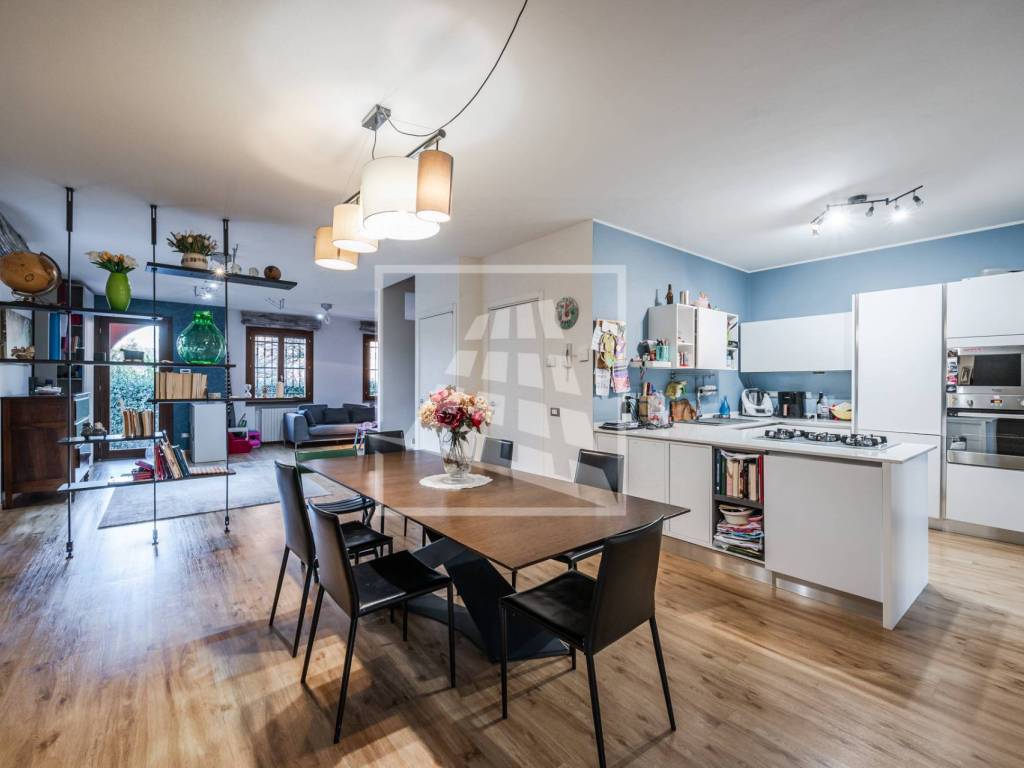 casa indipendente in vendita a Reggio nell'Emilia in zona Città Storica