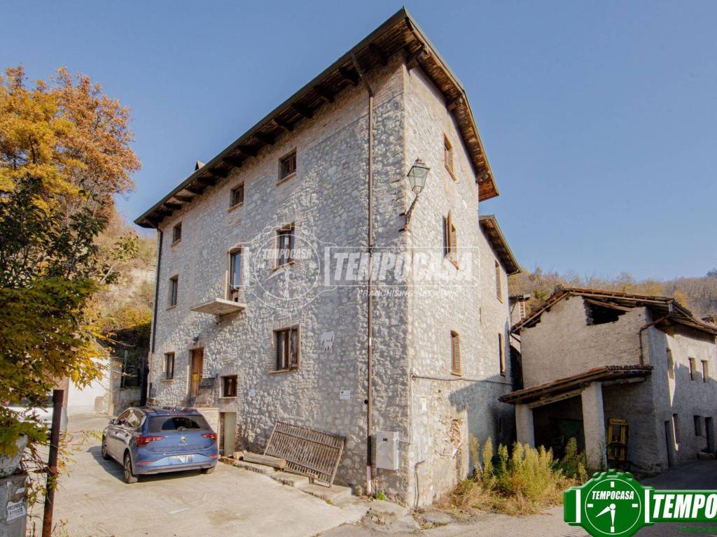casa indipendente in vendita a Sarezzano
