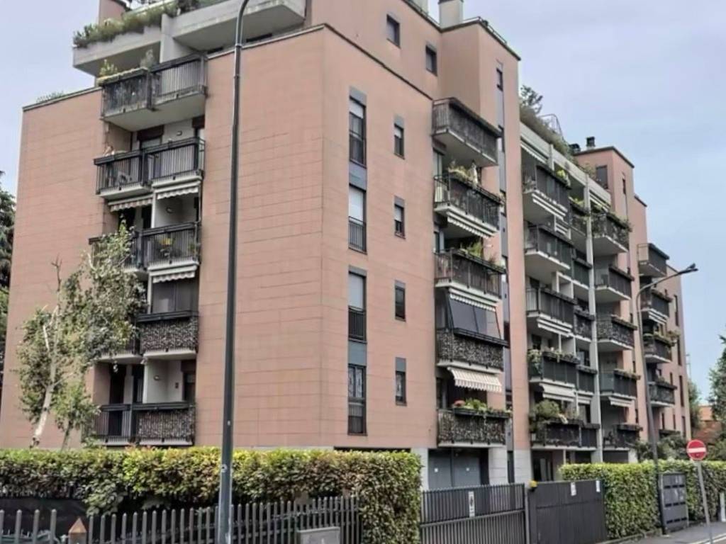 appartamento in vendita a Milano in zona Barona