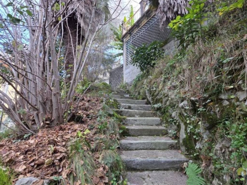 appartamento in vendita a Varese in zona Santa Maria del Monte