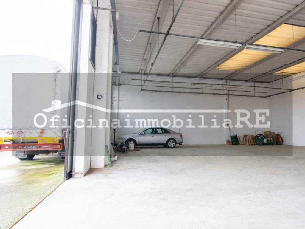 capannone in vendita a Vigonovo in zona Galta