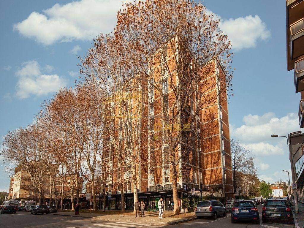 negozio in affitto a Monza