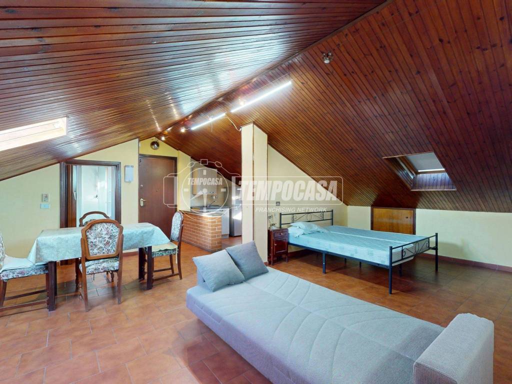 appartamento in vendita a Santa Vittoria d'Alba in zona Cinzano