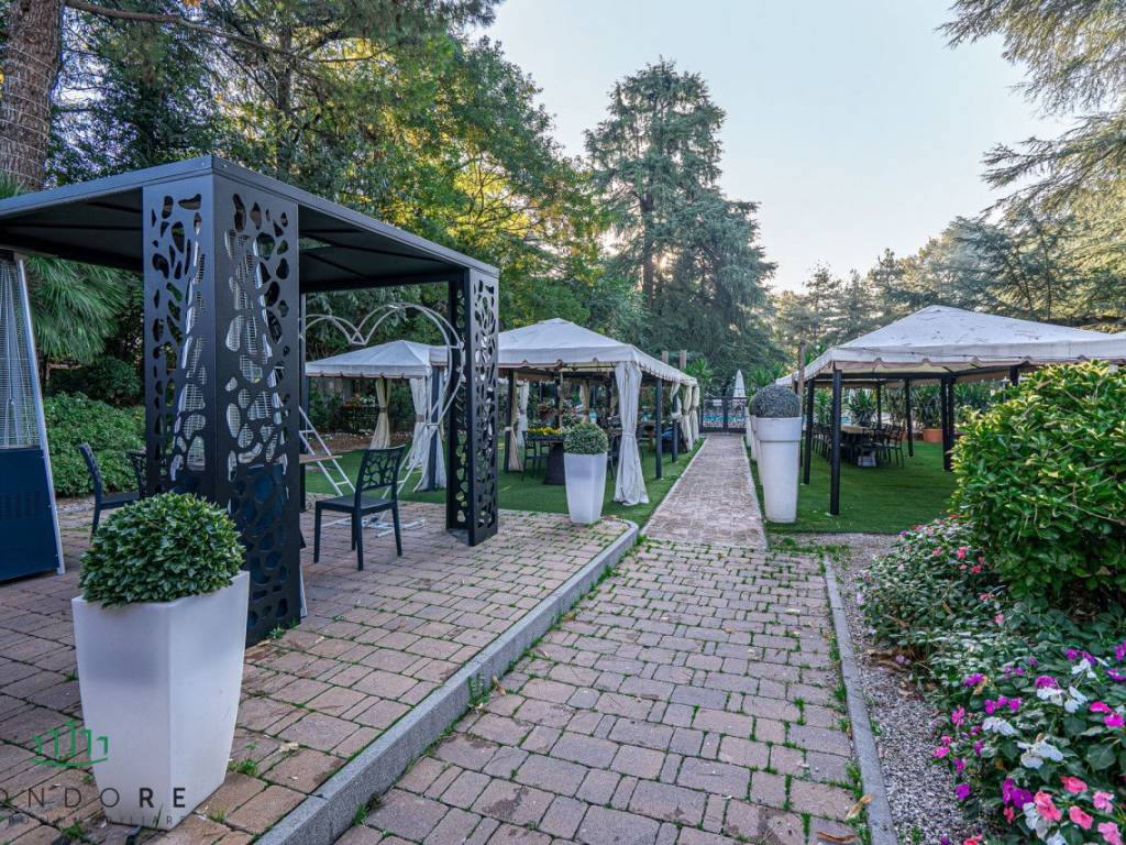 negozio in vendita a Bologna in zona Pilastro