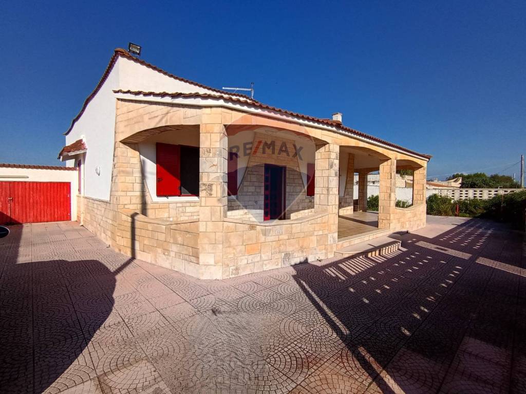 casa indipendente in vendita a Brindisi in zona Paradiso
