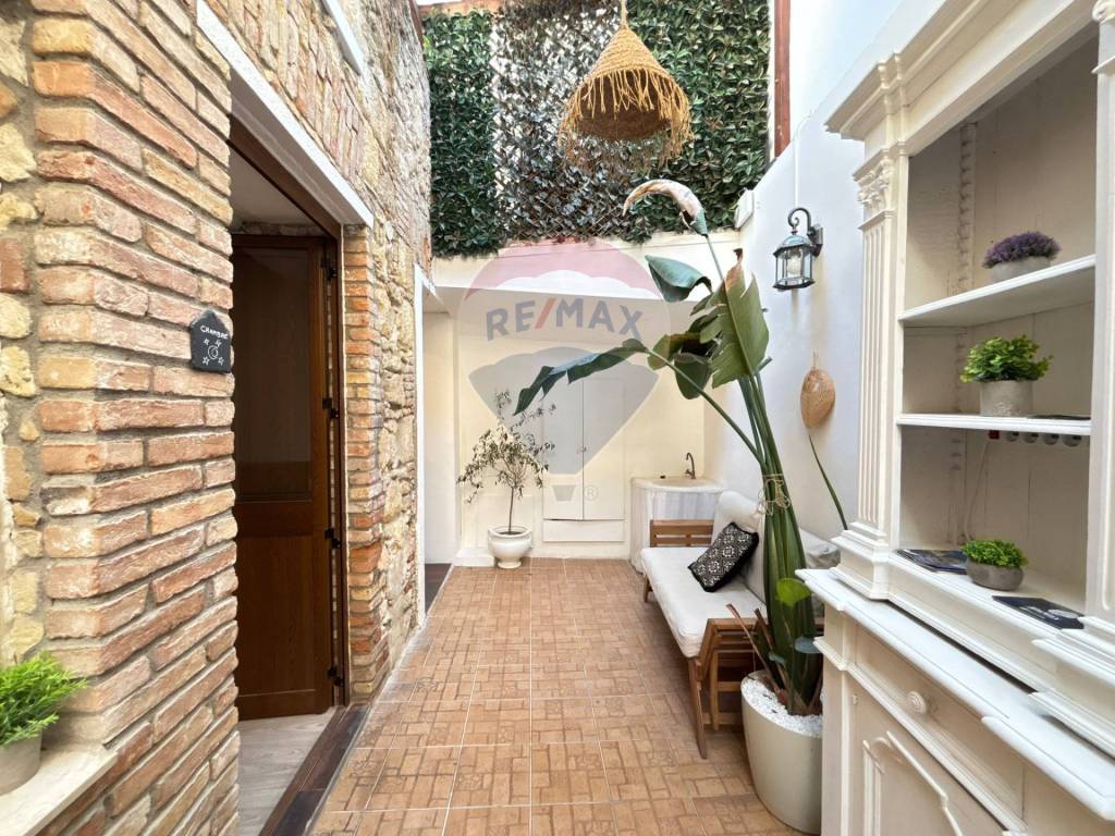 appartamento in vendita a Cagliari in zona Villanova