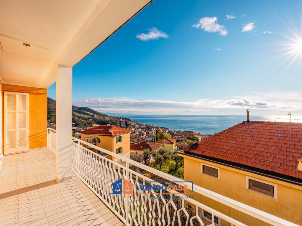 appartamento in vendita a Varazze in zona Cantalupo