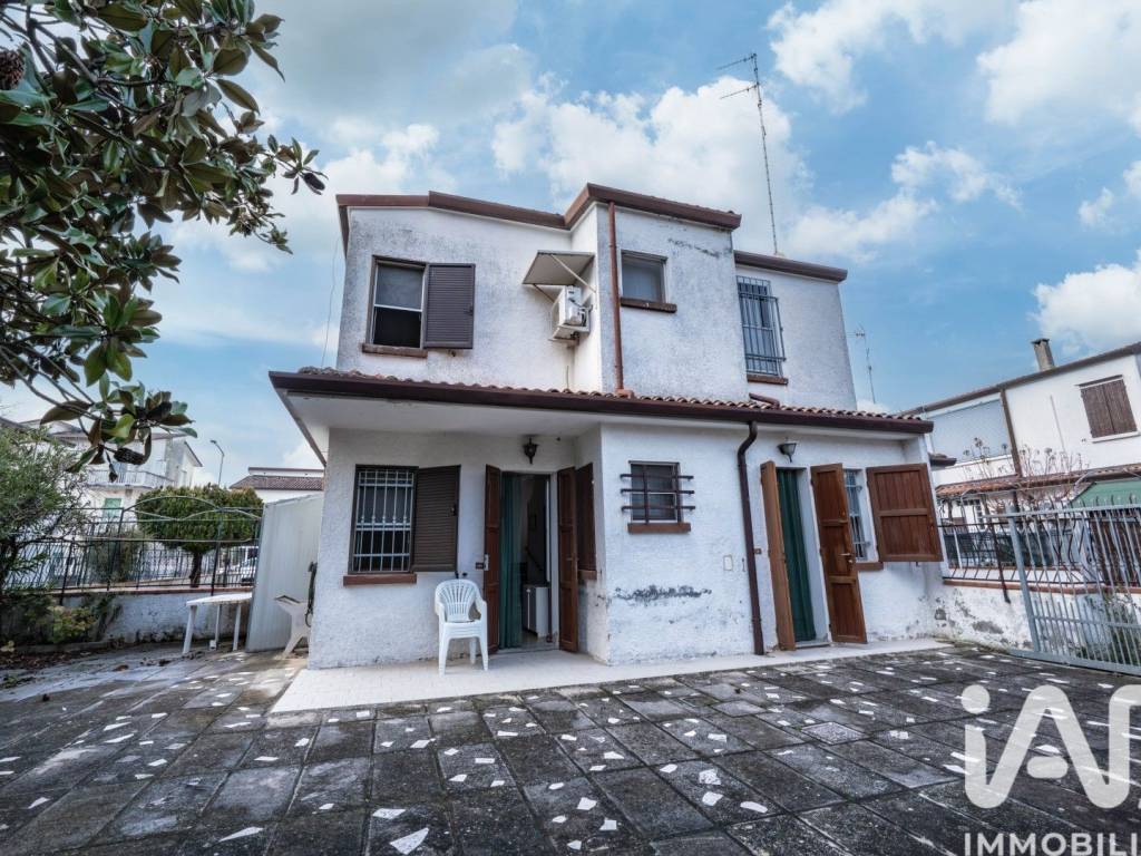 casa indipendente in vendita a Comacchio in zona Lido di Pomposa
