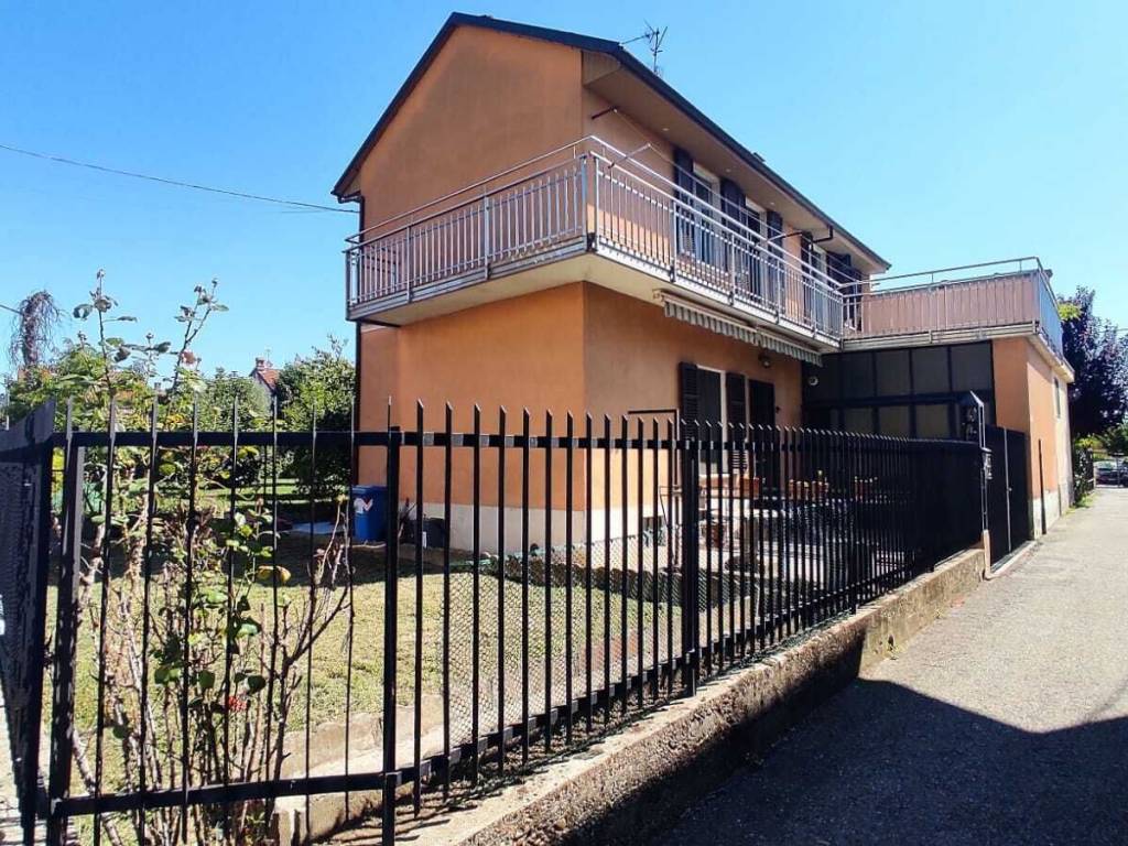 casa indipendente in vendita a Moncalieri in zona Testona