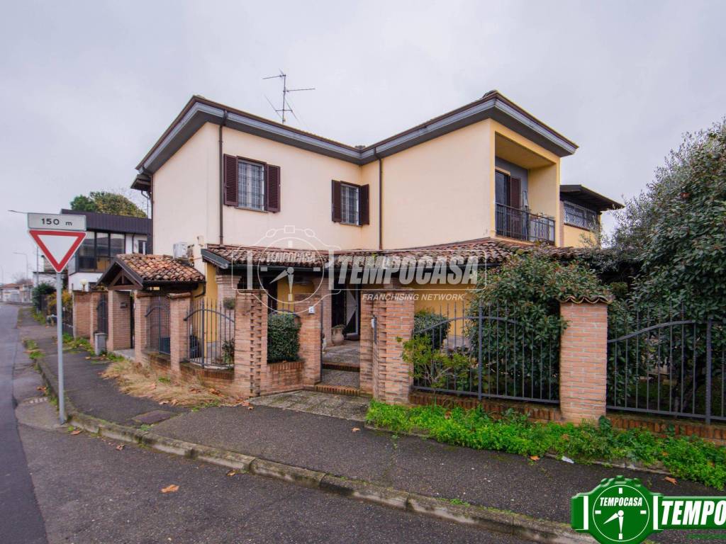 casa indipendente in vendita a Cura Carpignano in zona Prado