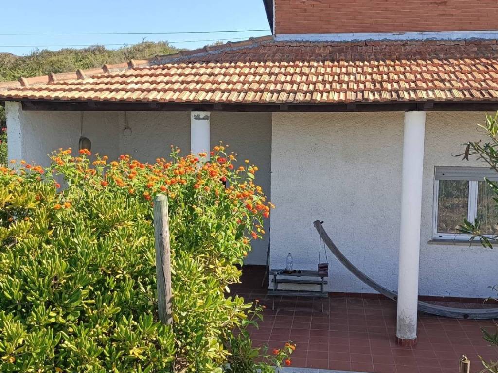 casa indipendente in vendita ad Ardea in zona Colle Romito