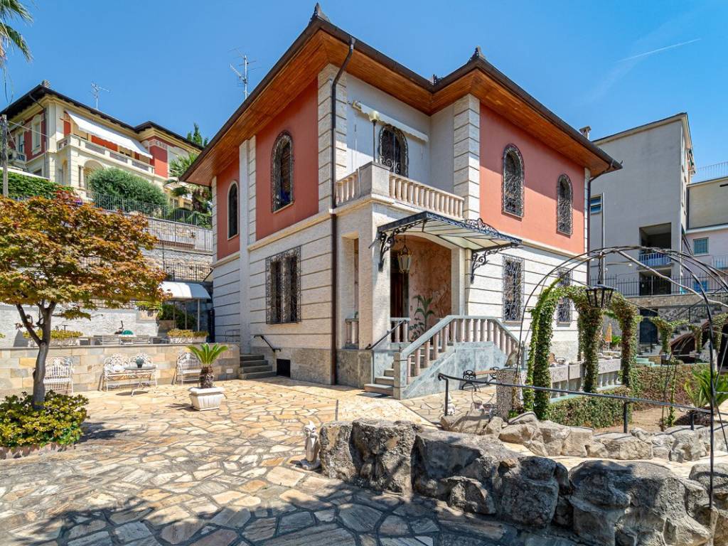 casa indipendente in vendita ad Alassio