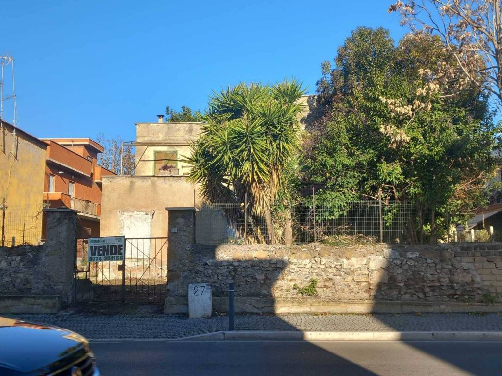 casa indipendente in vendita a Tivoli in zona Villa Adriana