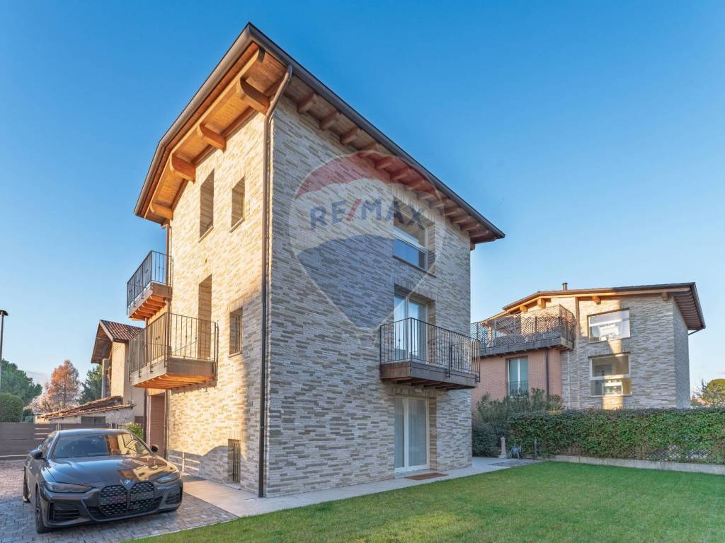 casa indipendente in vendita a Bergamo in zona Borgo Pignolo