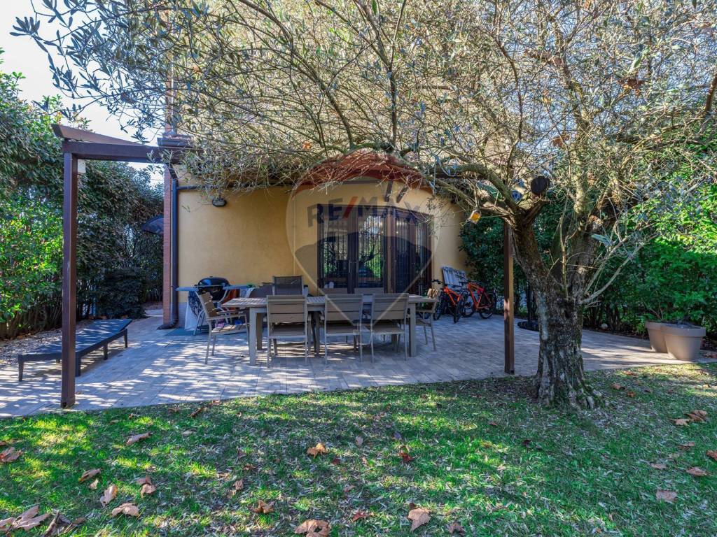 casa indipendente in vendita a Busto Arsizio in zona Borsano