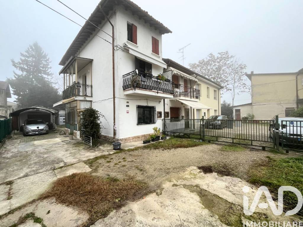 casa indipendente in vendita a Finale Emilia in zona Canaletto