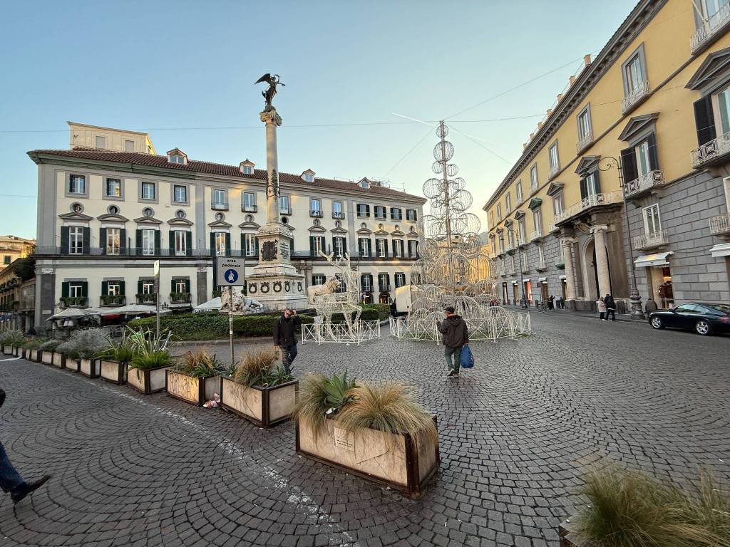 appartamento in vendita a Napoli in zona Chiaia