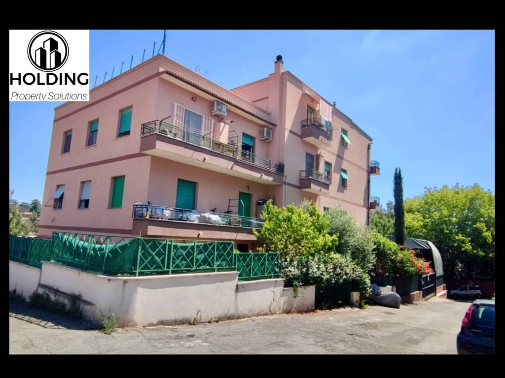 appartamento in vendita a Roma in zona Colle del Sole