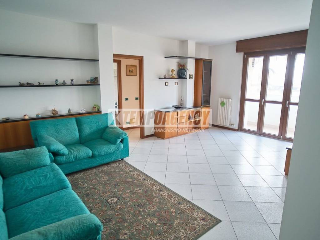 appartamento in vendita a Garbagnate Milanese in zona Bariana