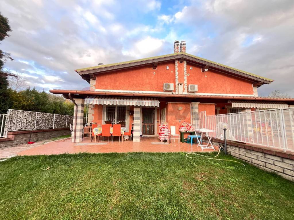 casa indipendente in vendita ad Anguillara Sabazia