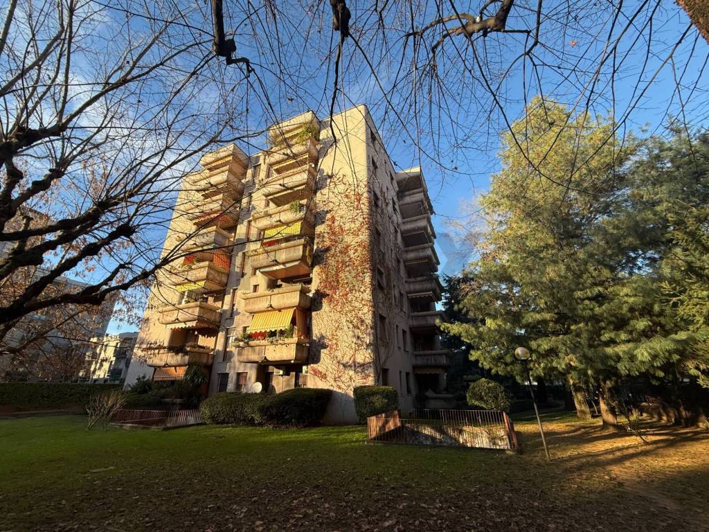 appartamento in vendita a Monza in zona Centro Storico