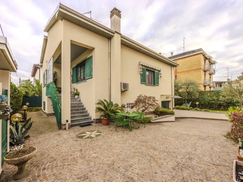casa indipendente in vendita a Bollate