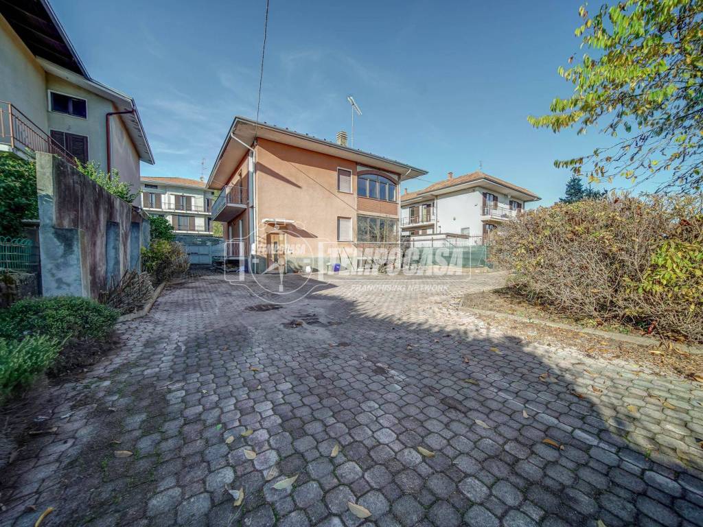 casa indipendente in vendita a Borgomanero