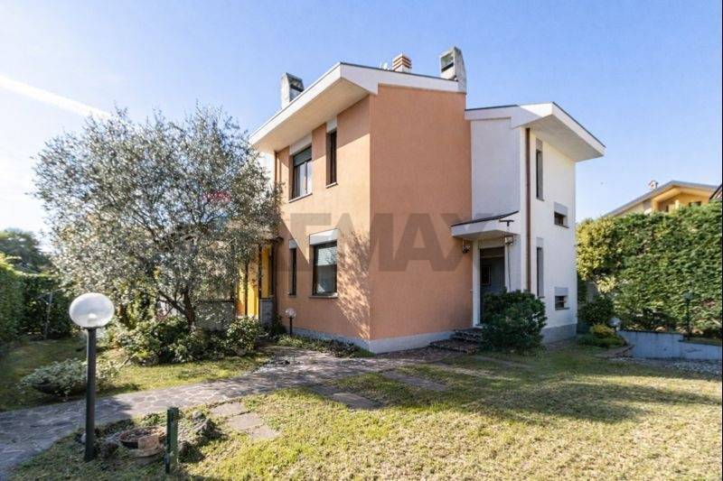 casa indipendente in vendita ad Arcore