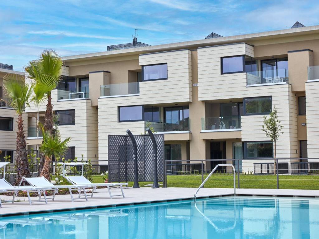 appartamento in vendita a Desenzano del Garda in zona Rivoltella