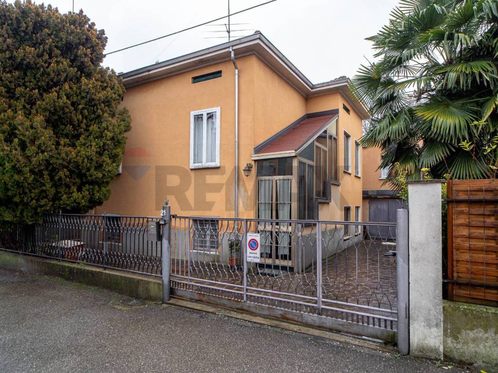 casa indipendente in vendita a Parma in zona Montanara