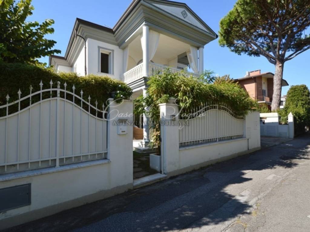 casa indipendente in vendita a Forte dei Marmi