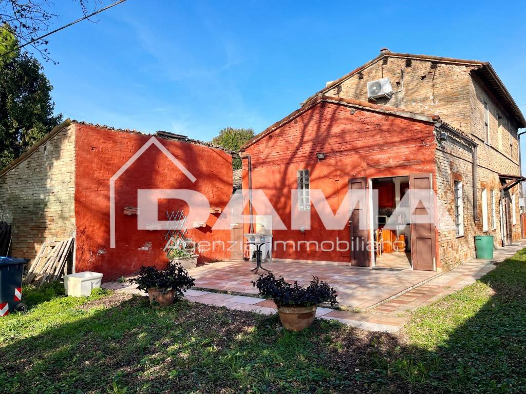 casa indipendente in vendita a Forlì in zona Durazzanino