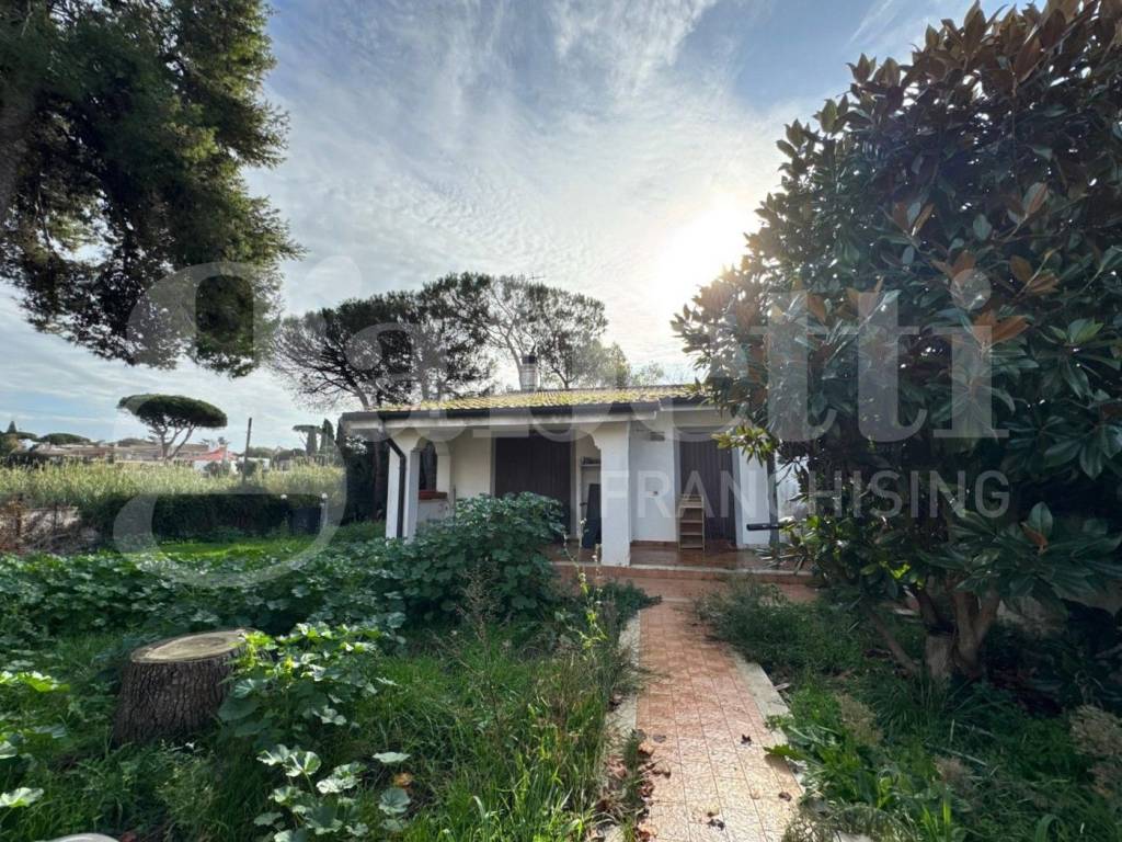 casa indipendente in vendita ad Ardea in zona Nuova California