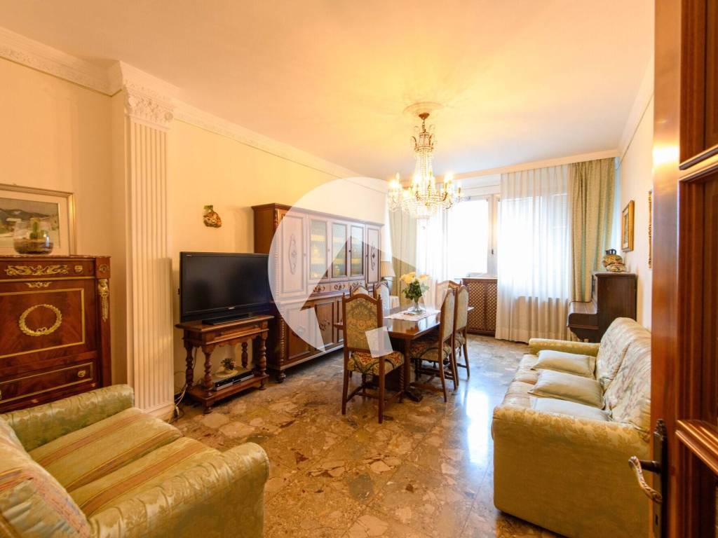 appartamento in vendita a Reggio nell'Emilia in zona Città Storica